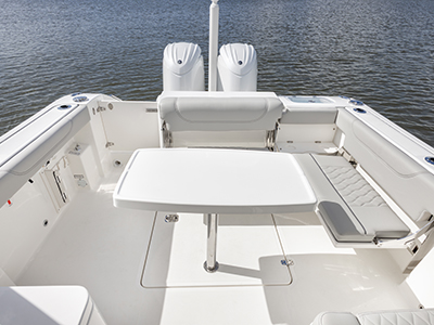 Cockpit seating with table on a Pursuit D 266 Luxury Dual Console boat.