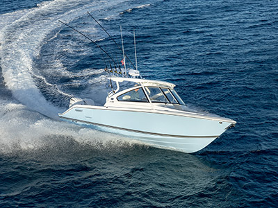 Pursuit D 286 boat running.