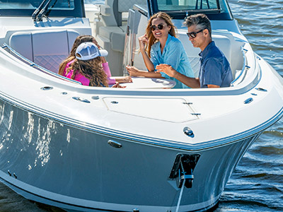 A family enjoys the bow seating on a Pursuit D 306 Luxury Dual Console boat.