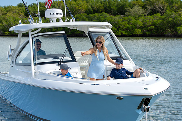 A family enjoys a day anchored in their Pursuit DC 286.