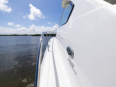 Image of model designator OS 405 on Pursuit 40 ft offshore boat