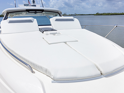 Pursuit OS 405 Offshore cabin cruiser fishing boat.