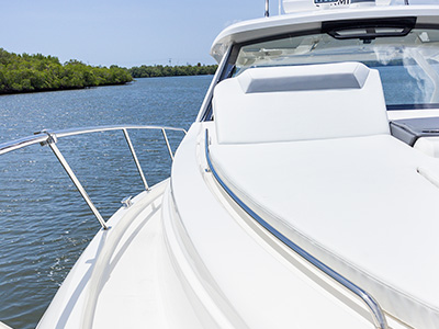 Pursuit OS 405 Offshore cabin cruiser fishing boat.