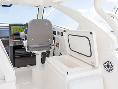 Pursuit OS 405 Offshore cabin cruiser fishing boat.
