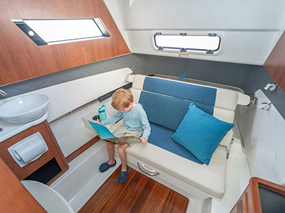 Pursuit S 328 Center Console berth.