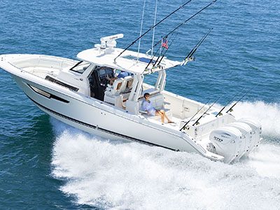 Pursuit Boat S 388 sport center console boat running.