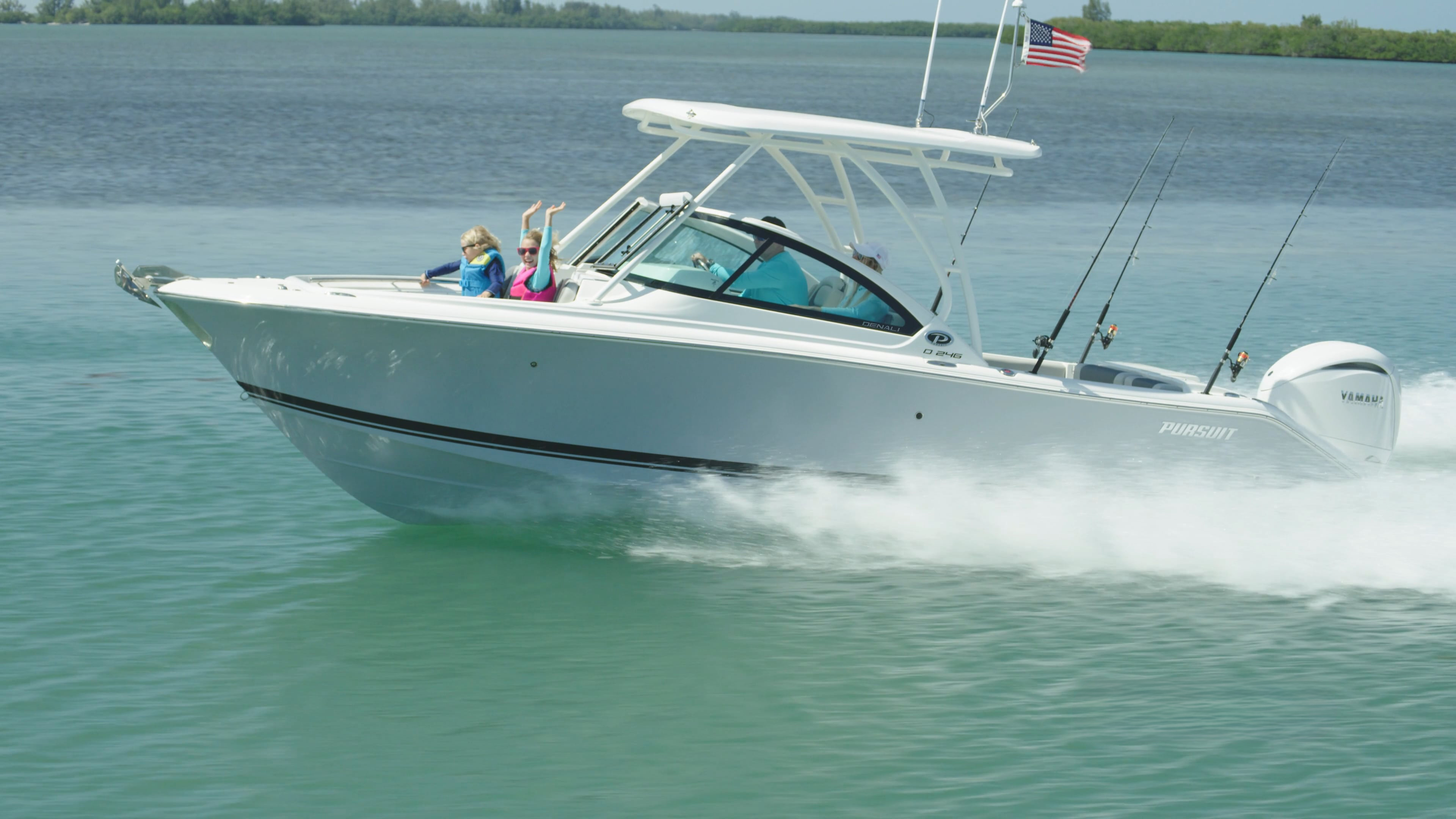 A family relax on 25’ D 246 Denali Pursuit dual console boat.