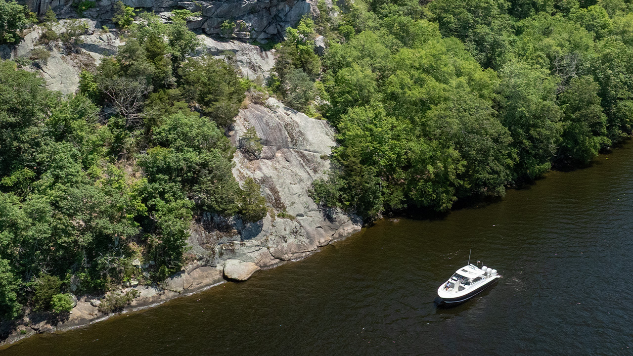 Areial view of the Pursuit DC 365.