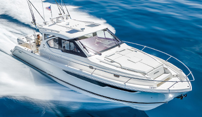 A front view of Pursuit OS 445 Offshore boat.